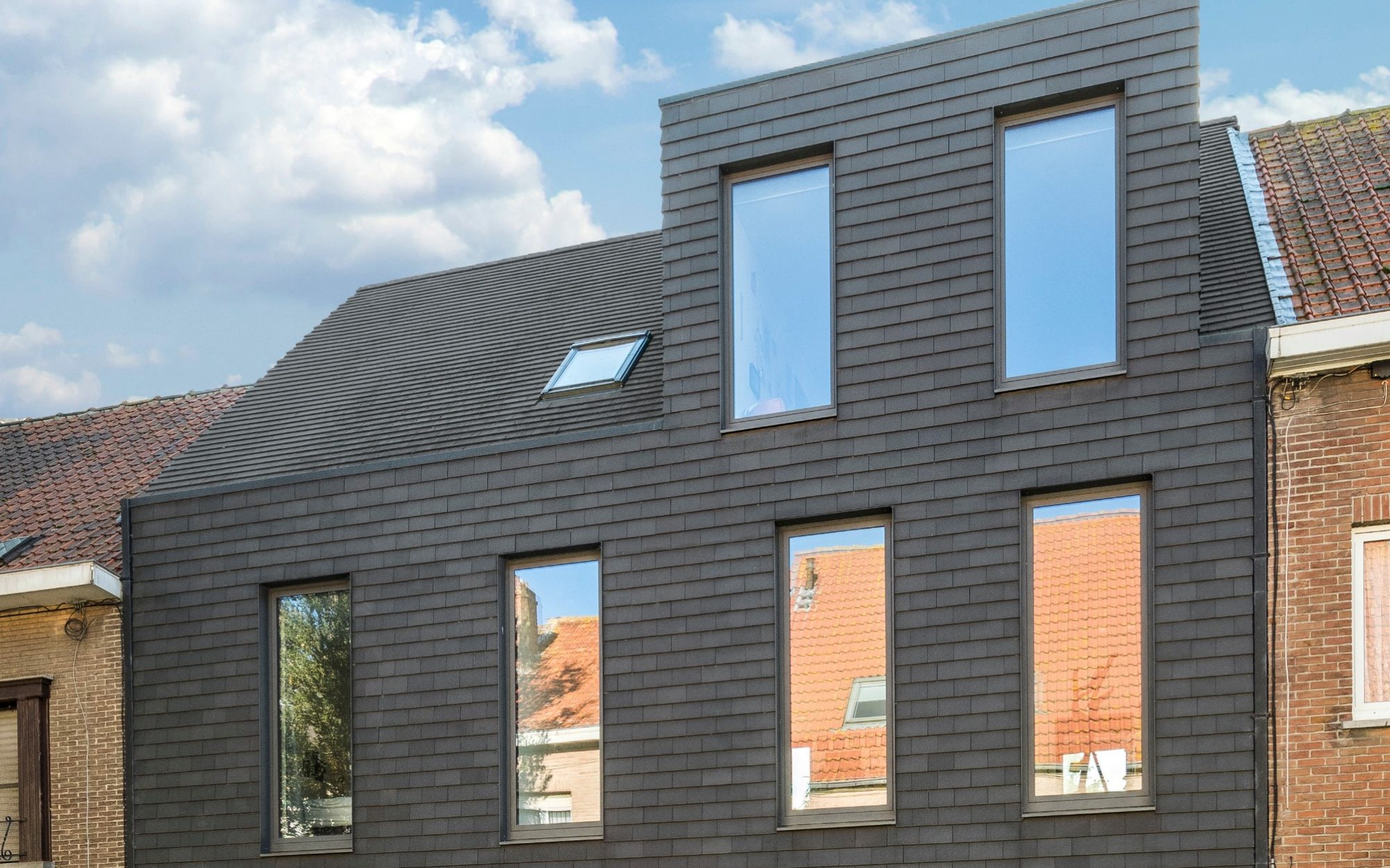 Gloed Nieuw Pannendak In Gent